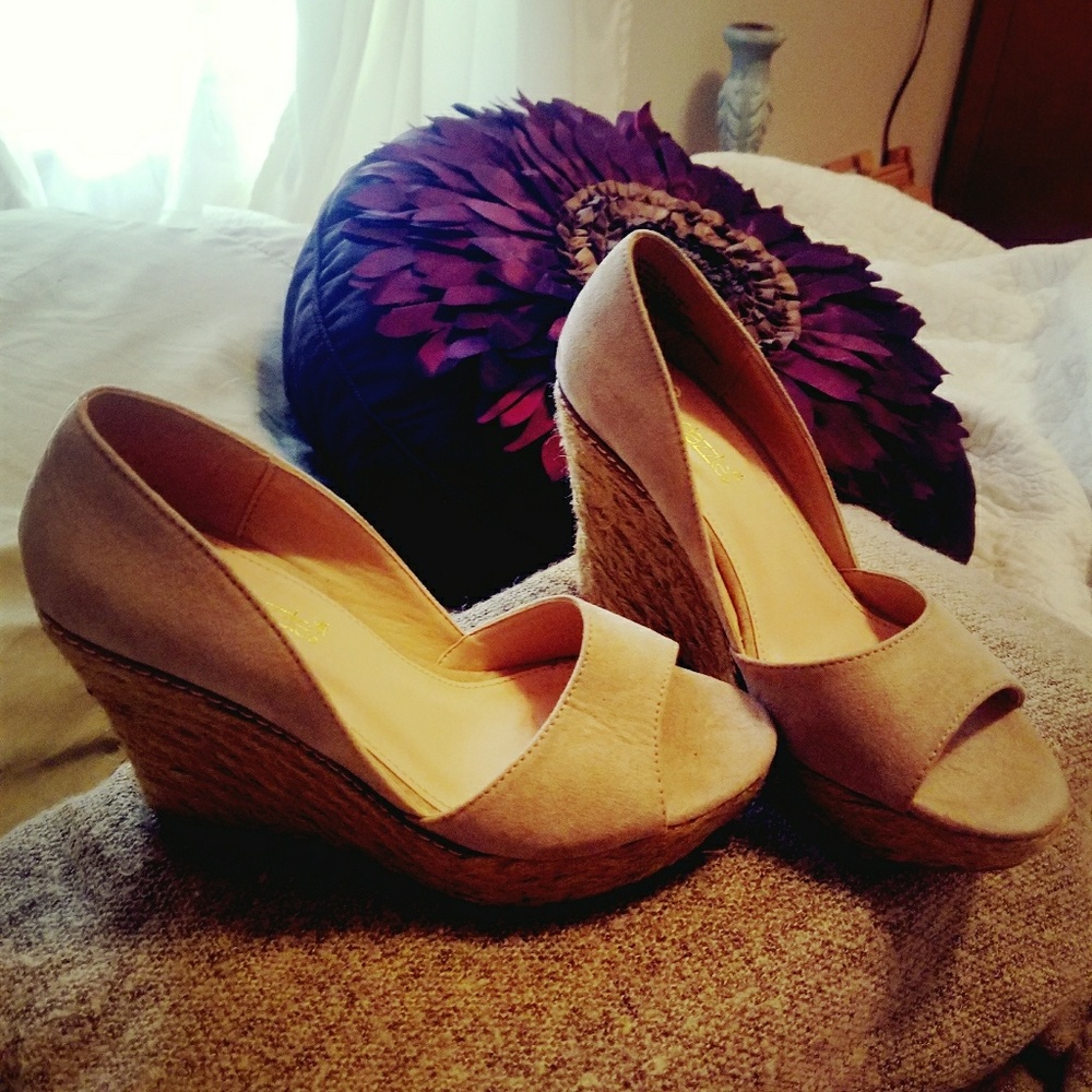 Nude Wedges